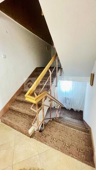 Casă individuală cu 12 camere decomandat cu Canalizare în Sărărie