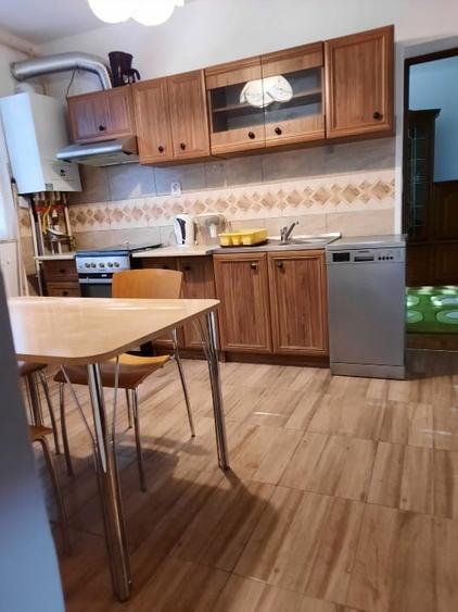 Apartament cu 3 camere semidecomandat, mobilat în Bucureștii Noi