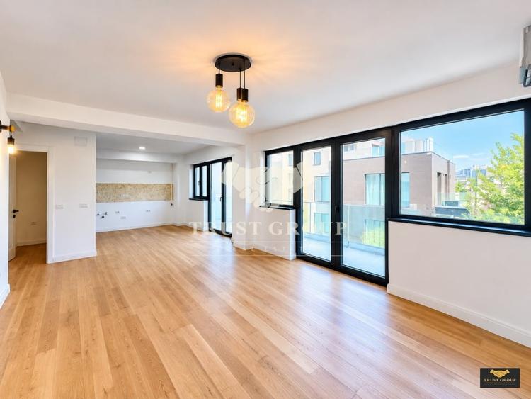 Apartament cu 3 camere decomandat în Polonă