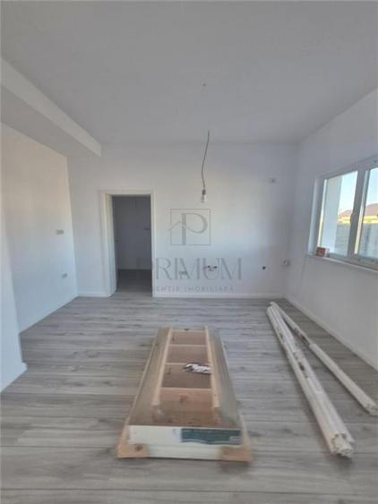 Duplex cu 4 camere cu Canalizare în Moșnița Nouă