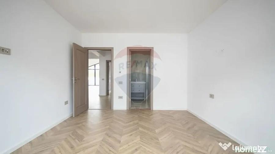 Casă cu 4 camere cu Teren 560 Mp în Stupini