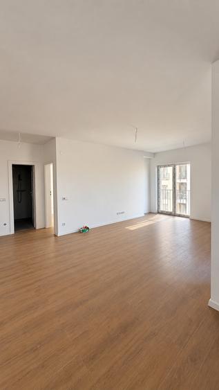 Apartament cu 3 camere semidecomandat în Turnișor