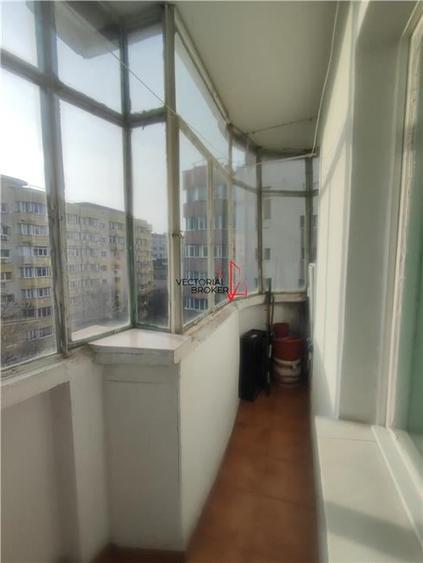 Decomandat, hol H, bloc 86, la 5 min de metrou OBOR - 6