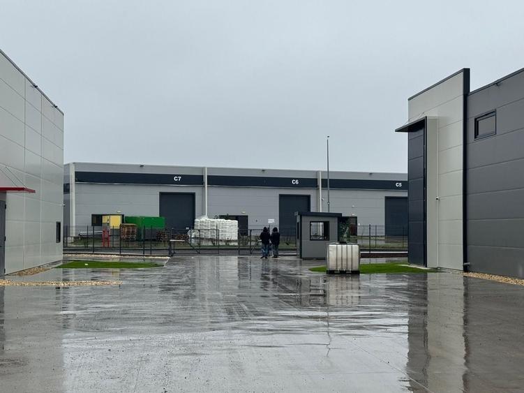 Spațiu industrial, de 600 mp, în Exterior Sud