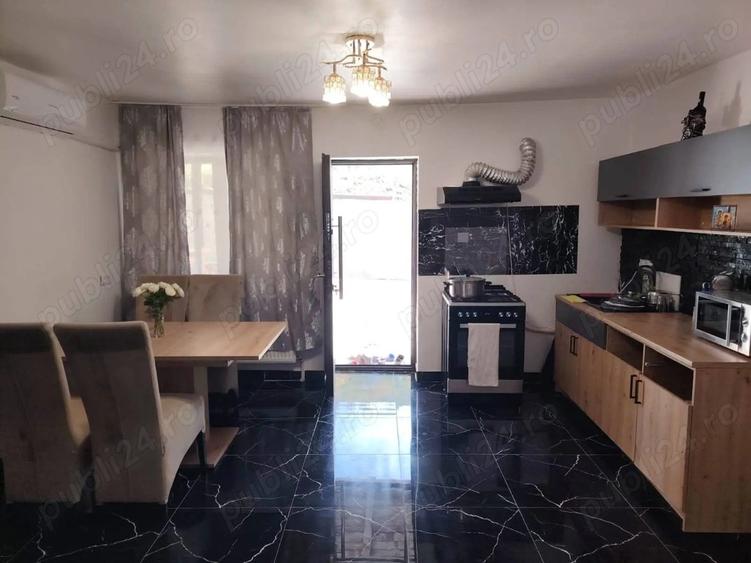 Vand casa urgent 5 min de centru Pret100.000 - 8