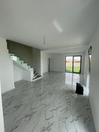 Duplex despartit prin camera tehnica - 3