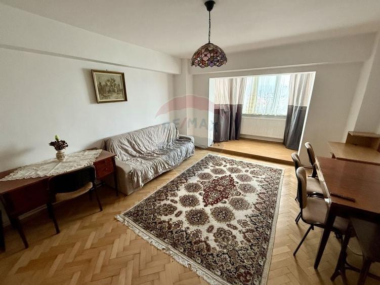 Apartament 3 camere de închiriat decomandat–central, Piața Cipariu - 1