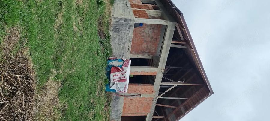 Vand casa la rosu - 5