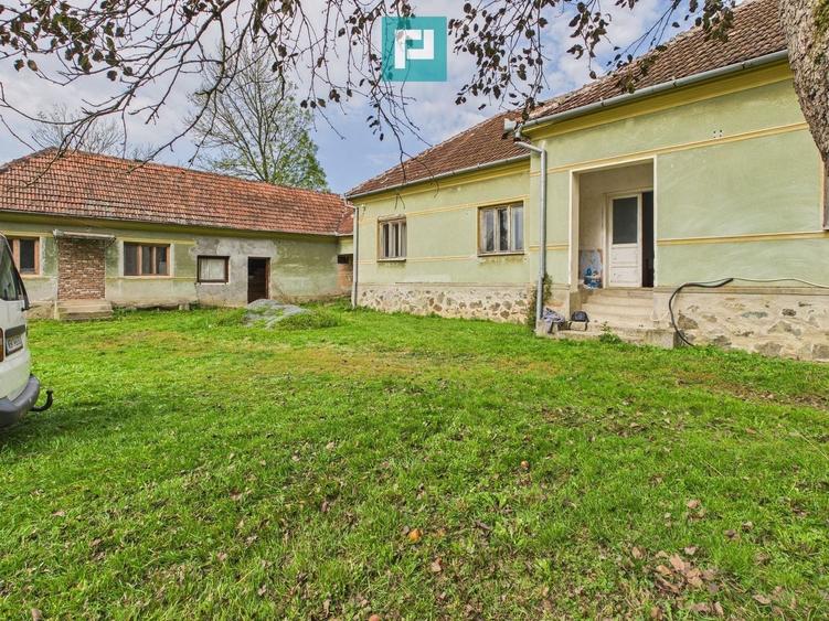 Casă individuală cu 6 camere cu Canalizare în Lupești