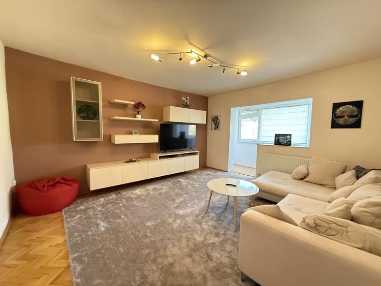 Apartament 3 camere, decomandat, etaj 4/5 - Sagului - 1