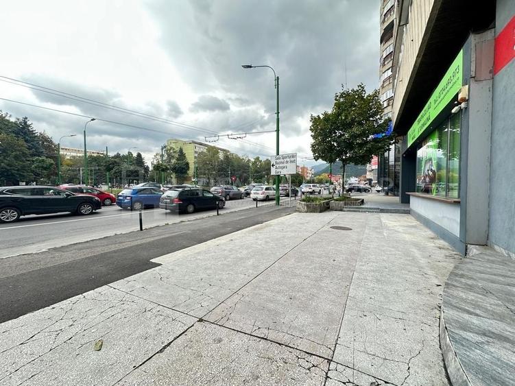 Spatiu comercial 80mp, cu vad excelent - str. 13 Decembrie - 9