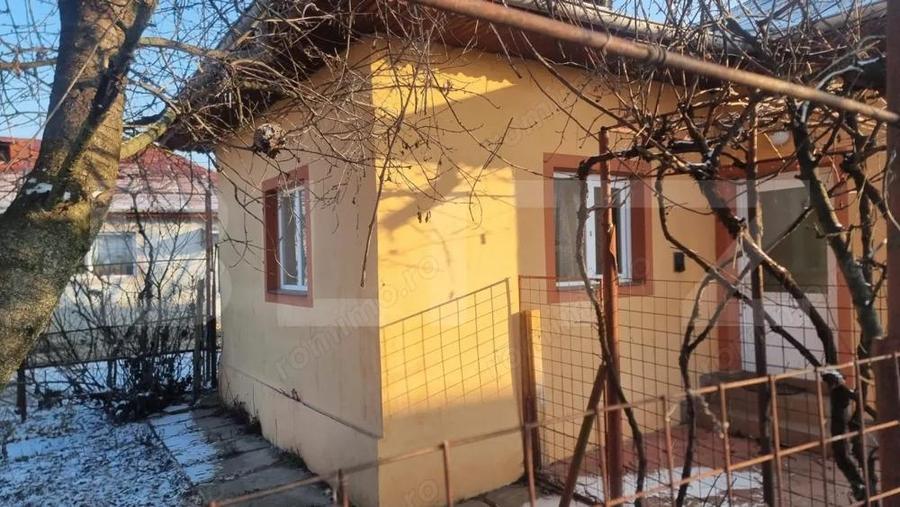 Casa de vanzare in Lipane?ti teren 900 mp, 4 camere - 12
