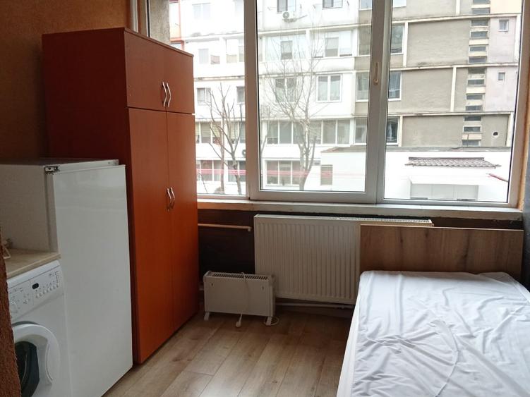 Camera cu baie proprie-renovata- Tractorul - 1