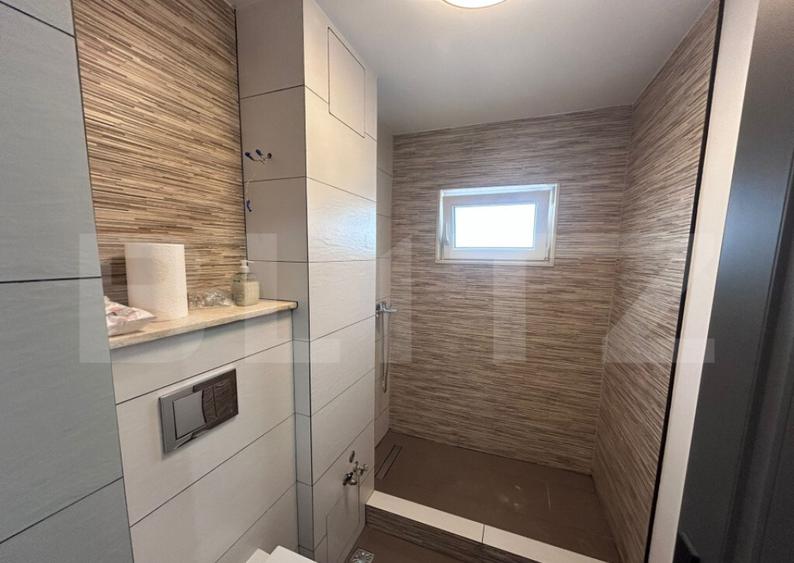 Apartament 3 camere, 68 mp, zona Rovine - 1