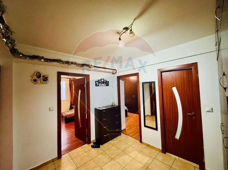 Apartament cu 3 camere de vânzare în zona Craiovita Noua - 10