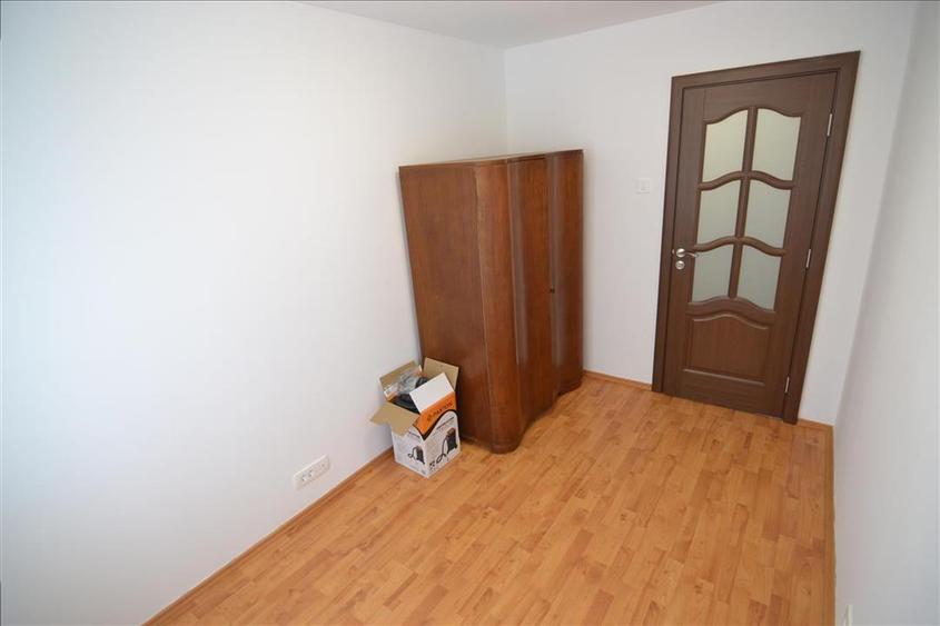 Inchiriere apartament 3 camere decomandat etajul 1 ,Florilor - 9