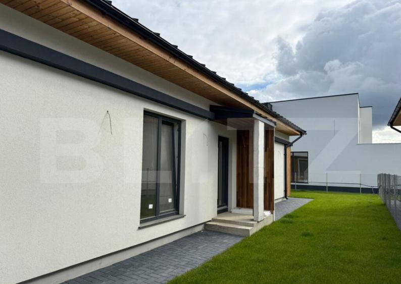 Casa individuala de 3 camere, 90mp, curtea 350mp, zona Sanic - 2