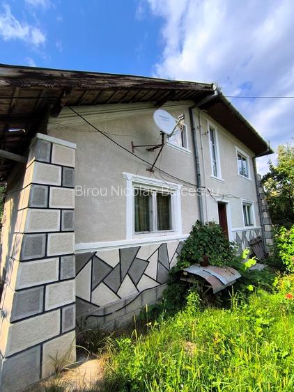 Casa spatioasa 8 camere+cladire auxiliara pretabil locuinta sau afacere+magazin Casa spatioasa 8 camere+cladire auxiliara pretabil locuinta sau afacere+magazin