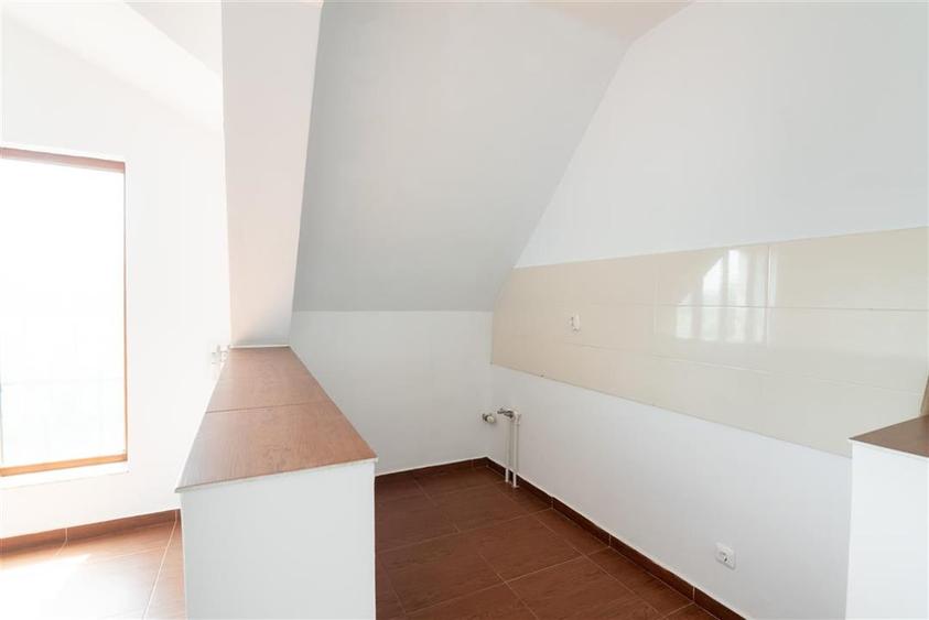 Apartament cu living+3 camere, 2 bai in zona Parcului 22 Decembrie - 8