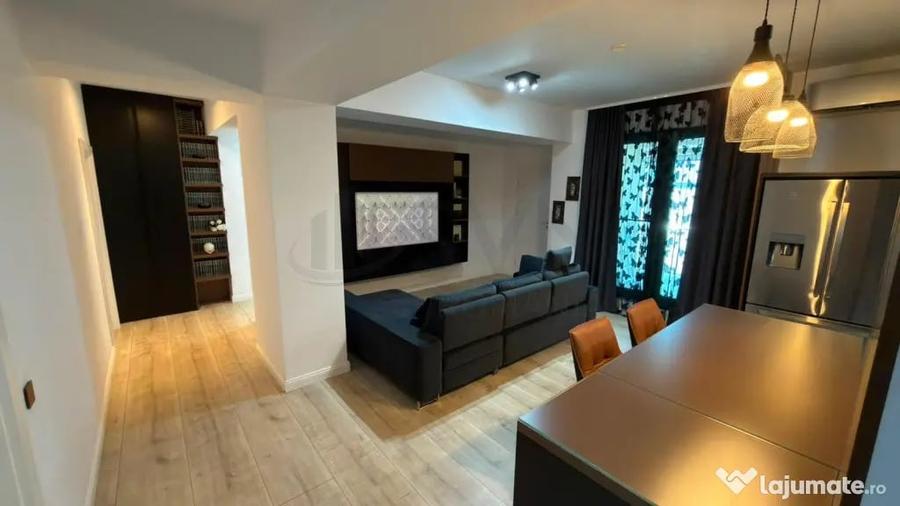 Apartament cu 3 camere semidecomandat în Sisești