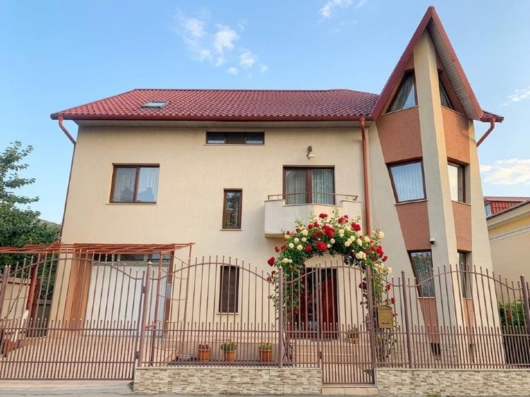 Casă individuală cu 5 camere cu Canalizare în Central