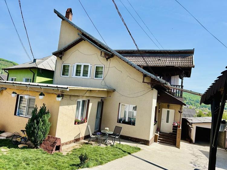 VAND PROPRIETATE GENEROASA tip duplex, 1680 teren total. - 1