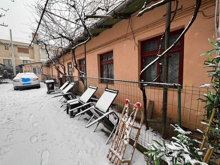 Casă cu 2 camere în Central