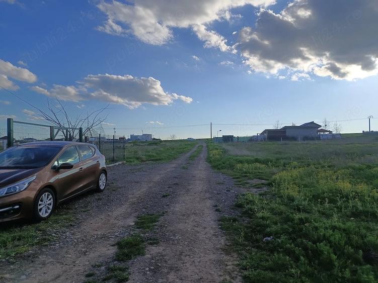 Teren de 849 mp, în Comana