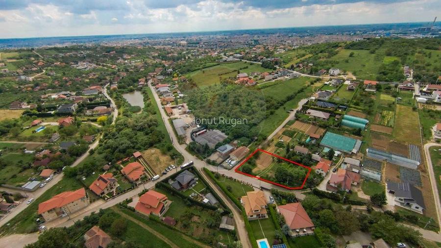 Teren intravilan 1 210 mp, dublu front, de vanzare, Strada Izvorului