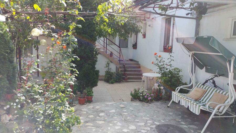 Proprietar, inchiriez Apartament 1 camera spatios la curte + Garaj - 1