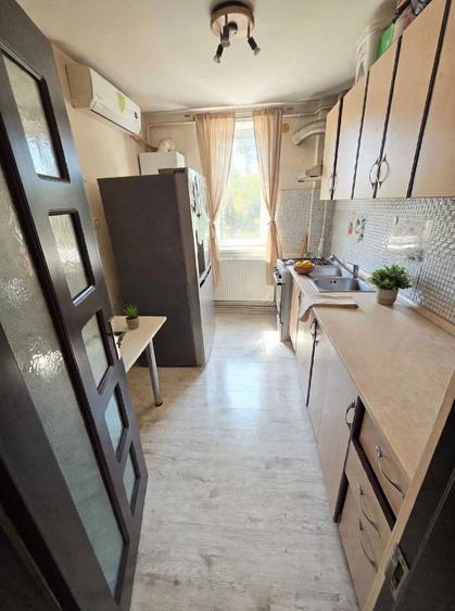 Apartament cu 2 camere semidecomandat în Titulescu