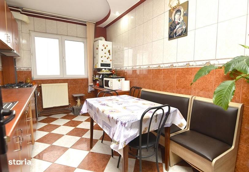 Apartament cu 4 camere decomandat în Sud