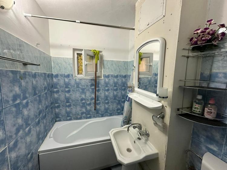 Apartament cu 2 camere semidecomandat, mobilat în Craiovița Nouă