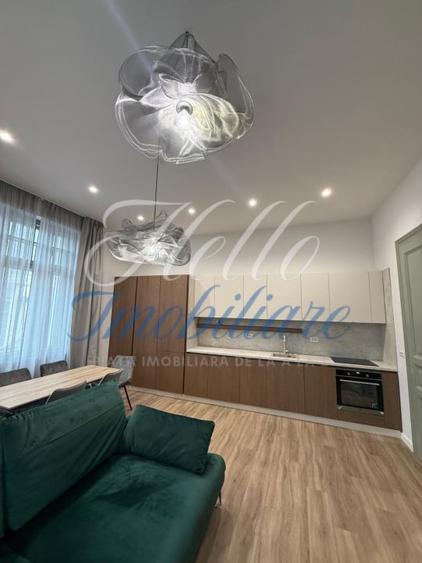 Apartament cu 2 camere semidecomandat, mobilat în Central