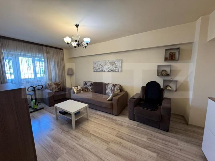 Apartament cu 4 camere decomandat, mobilat în Central