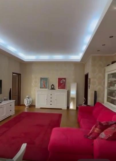 Vând apartament cu 3 camere , et 1 - 2