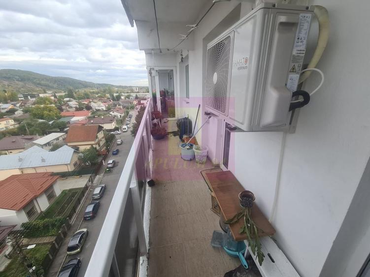 Apartament cu 3 camere decomandat în Cuza
