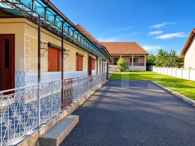 Casă individuală cu 6 camere cu Canalizare în Crăciunești