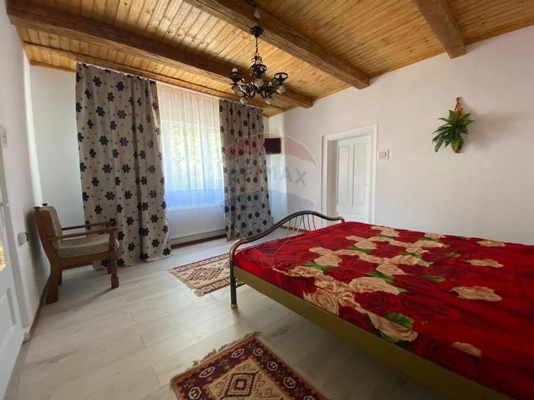 Casa / Vila cu 5 camere de vanzare - 2