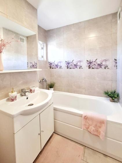 Apartament 3 camere  decomandat , zona  Cetate - 5