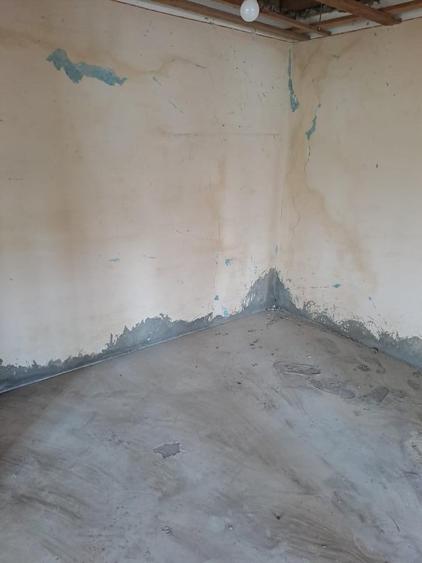 Dascalu, casa veche 4 camere, acoperis nou, teren 1300 mp, deschidere 39 m - 2