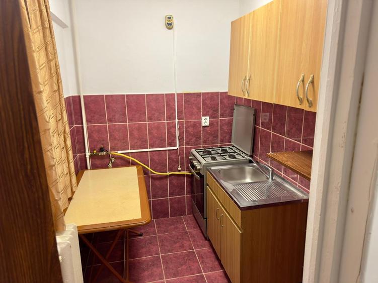 Garsoniera decomandata, 1 minut metrou Gorjului , bloc anvelopat - 10