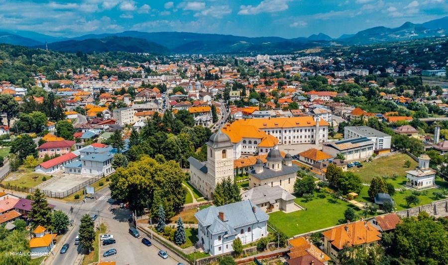 Campulung Muscel, cartier Grui, apartament la munte - 1