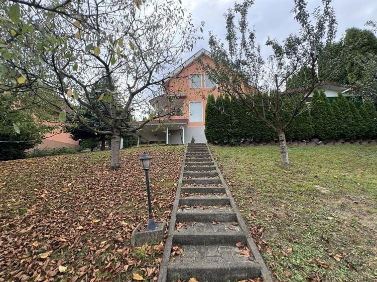 Vila individuală de v&acirc;nzare &icirc;n Livezeni, la doi pași de T&acirc;rgu Mureș | Comision 0 - 2