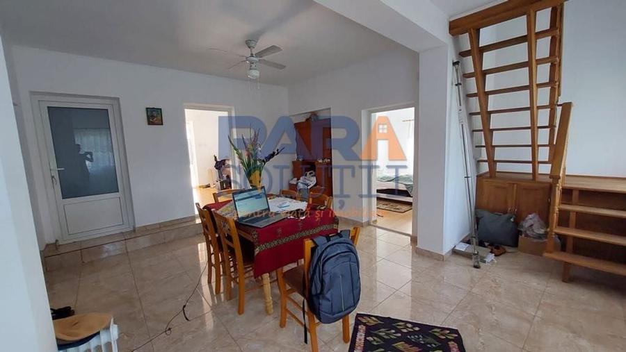 Casă 2015 - 4 dormitoare, 2 băi, 2 bucătării - 4