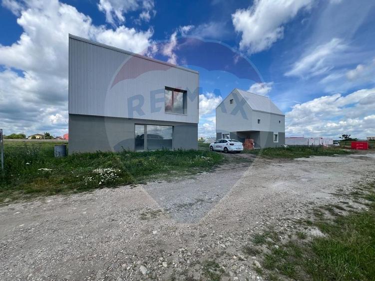 Casa / Vila cu 4 camere de vanzare - 6