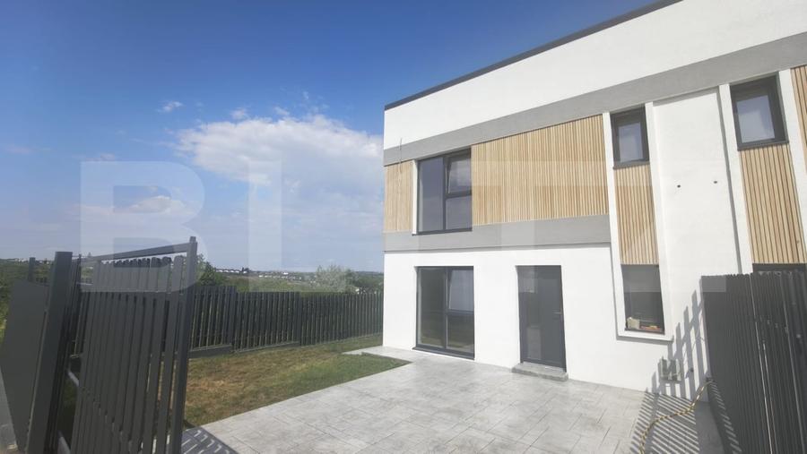 Duplex cu 4 camere cu Canalizare în Bucium