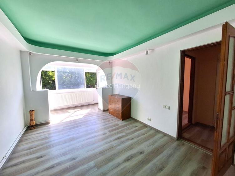 Apartament cu 3 camere de vanzare in zona Pod