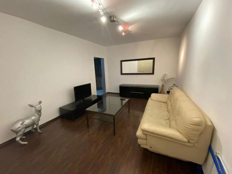 Ofer spre inchiriere Apartament cu 3 camere - 1