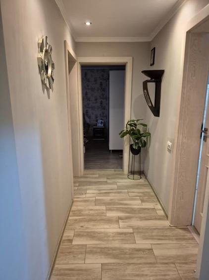 Apartament 3 camere decomandat Năvodari, 64 mp, centrală proprie, AC, etaj 2 - 12